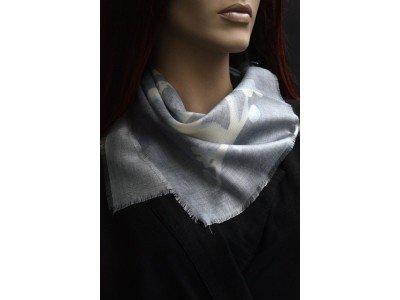 Klein vierkant zijden sjaaltje, eekhoorn, vogel, vlinder, grijs en offwhite