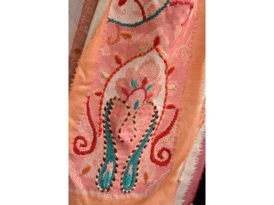 Wollen laagjes sjaal of stola, bohemian, roze, zalm en offwhite met franjes