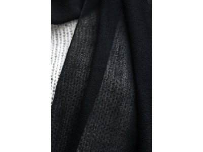 Zwarte wollen sjaal of stola, extra extra lang, doorzichtig, licht elastisch