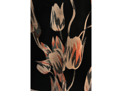 Tulpen en vlindersjaal, zwart, offwhite, zalm en groen