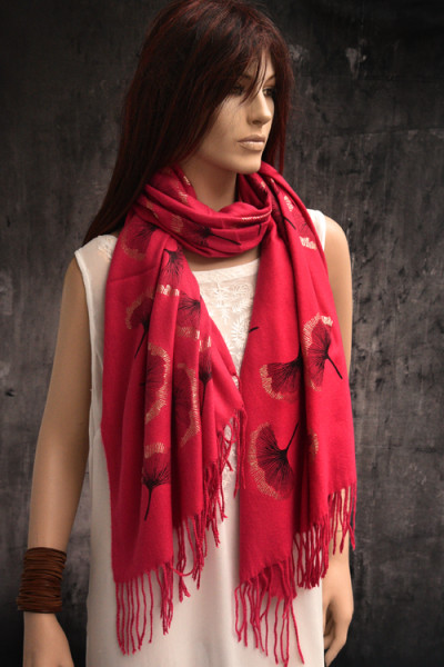 Zachte sjaal met print ginko biloba, fuchsia, zwart en goud