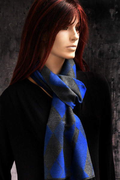 Blauw met grijs smal mannensjaaltje, ruiten