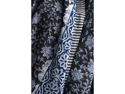 Katoenen sjaal of pareo met originele blockprint, blauw, wit, grijs
