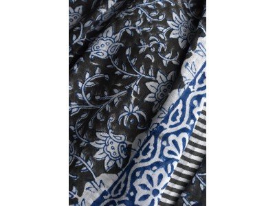 Katoenen sjaal of pareo met originele blockprint, blauw, wit, grijs