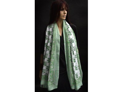 Katoenen sjaal of pareo met originele blockprint, groen en wit