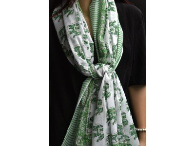 Katoenen sjaal of pareo met originele blockprint, groen en wit
