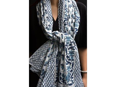 Katoenen sjaal of pareo met blockprint, donker- en lichtblauw en wit
