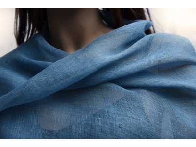 Effen linnen sjaal met franjes, blauw