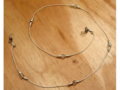 Handmade design brillenkoordje, wit met kralen